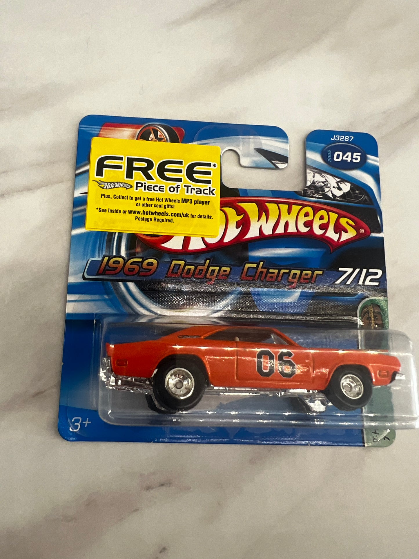 Hot Wheels 1969 Dodge Charger Super Treasure Hunt 2006 Short Card