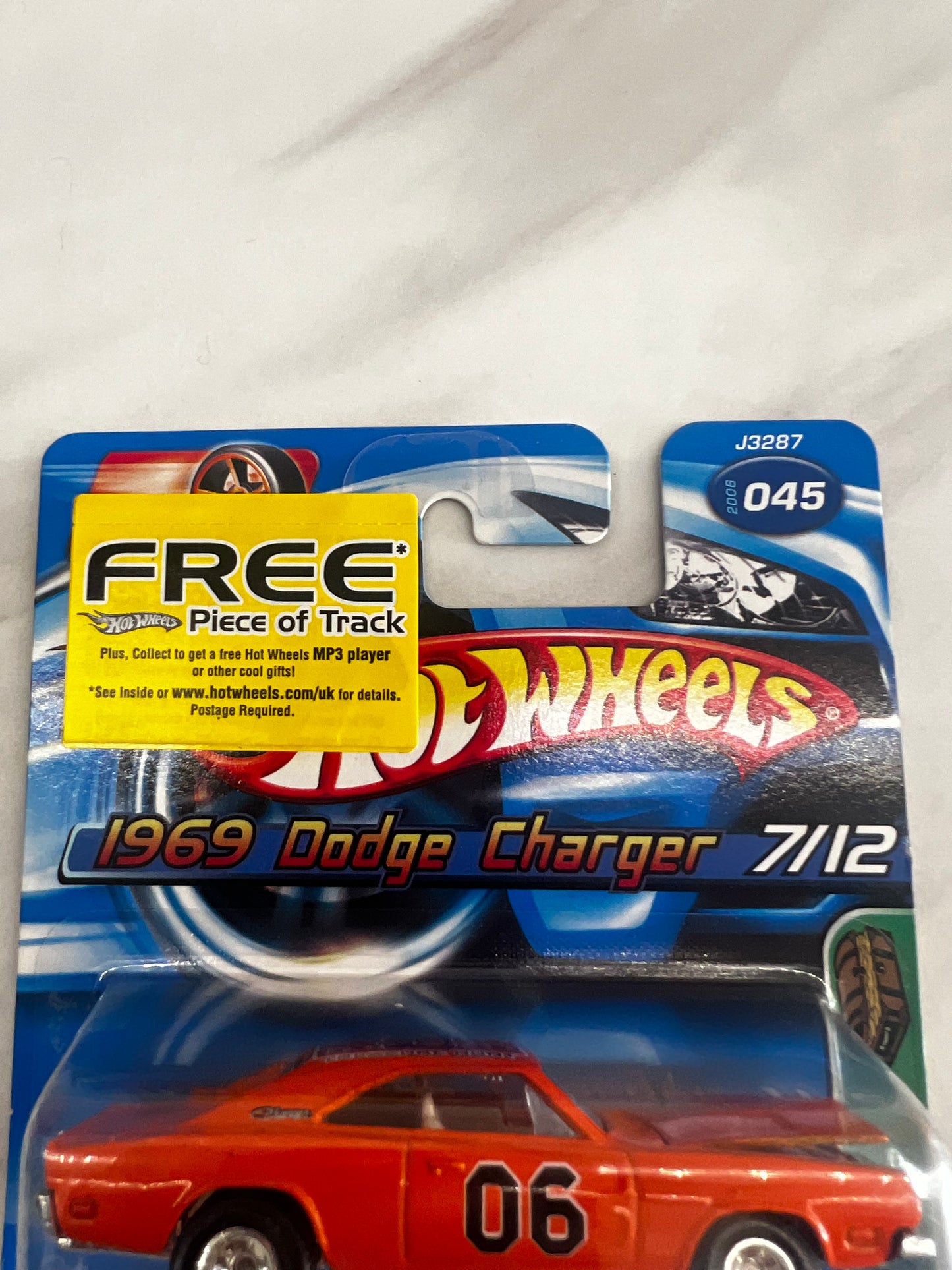 Hot Wheels 1969 Dodge Charger Super Treasure Hunt 2006 Short Card
