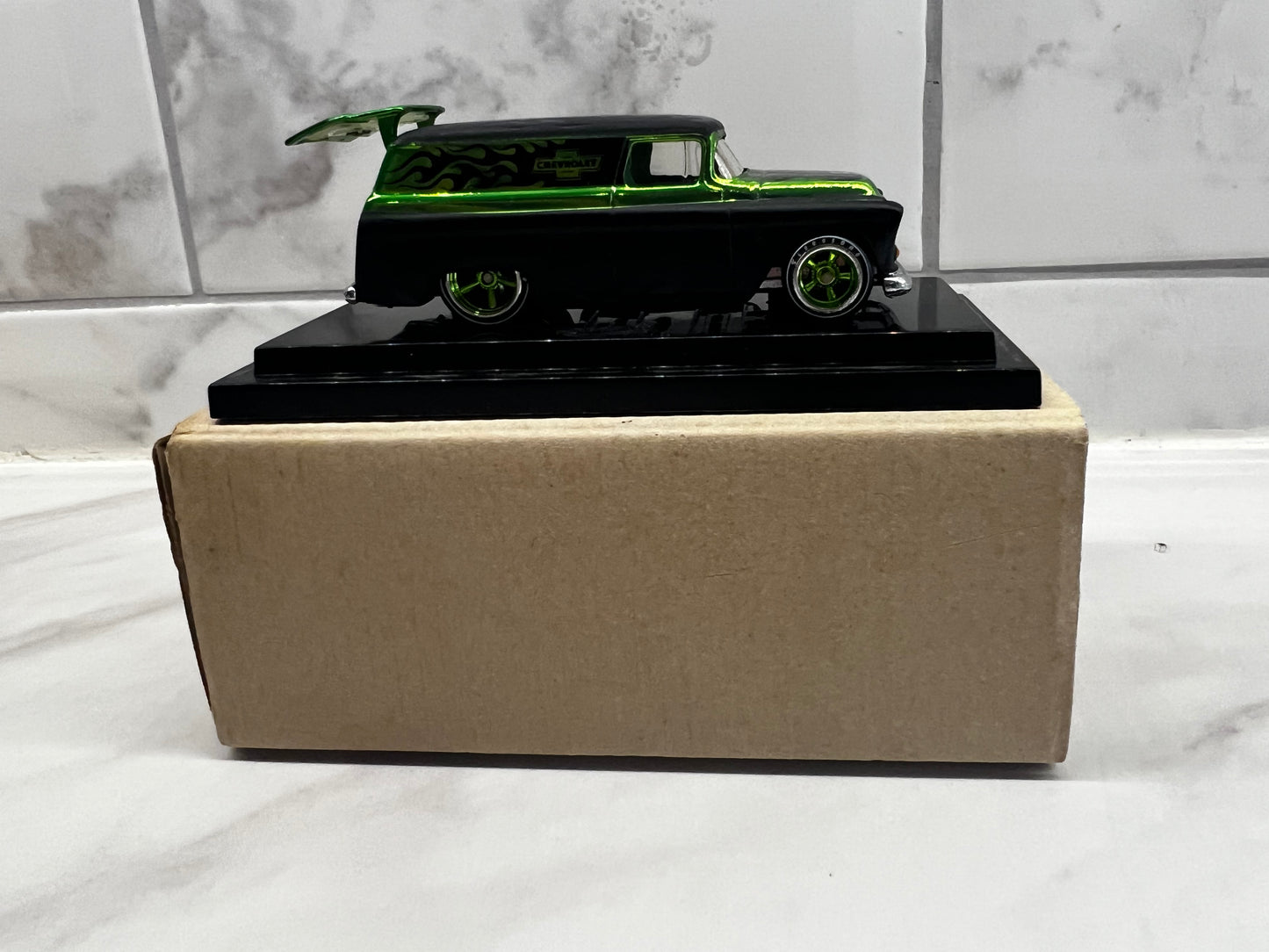 Hot Wheels 2008 Japanese Convention 55 Chevy Panel Van Green 828/1500