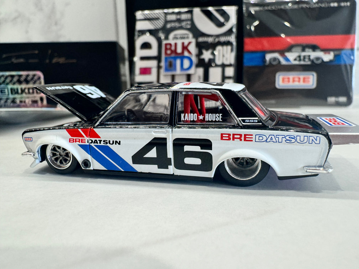 Mini GT Kaido House BLKLTD #6 BRE DATSUN 510 WITH 4 PINS #164/300 with gift bag