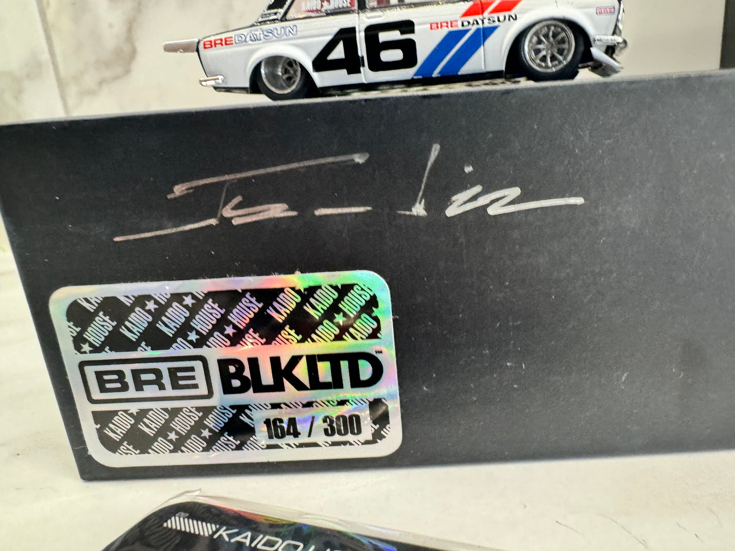 Mini GT Kaido House BLKLTD #6 BRE DATSUN 510 WITH 4 PINS #164/300 with gift bag