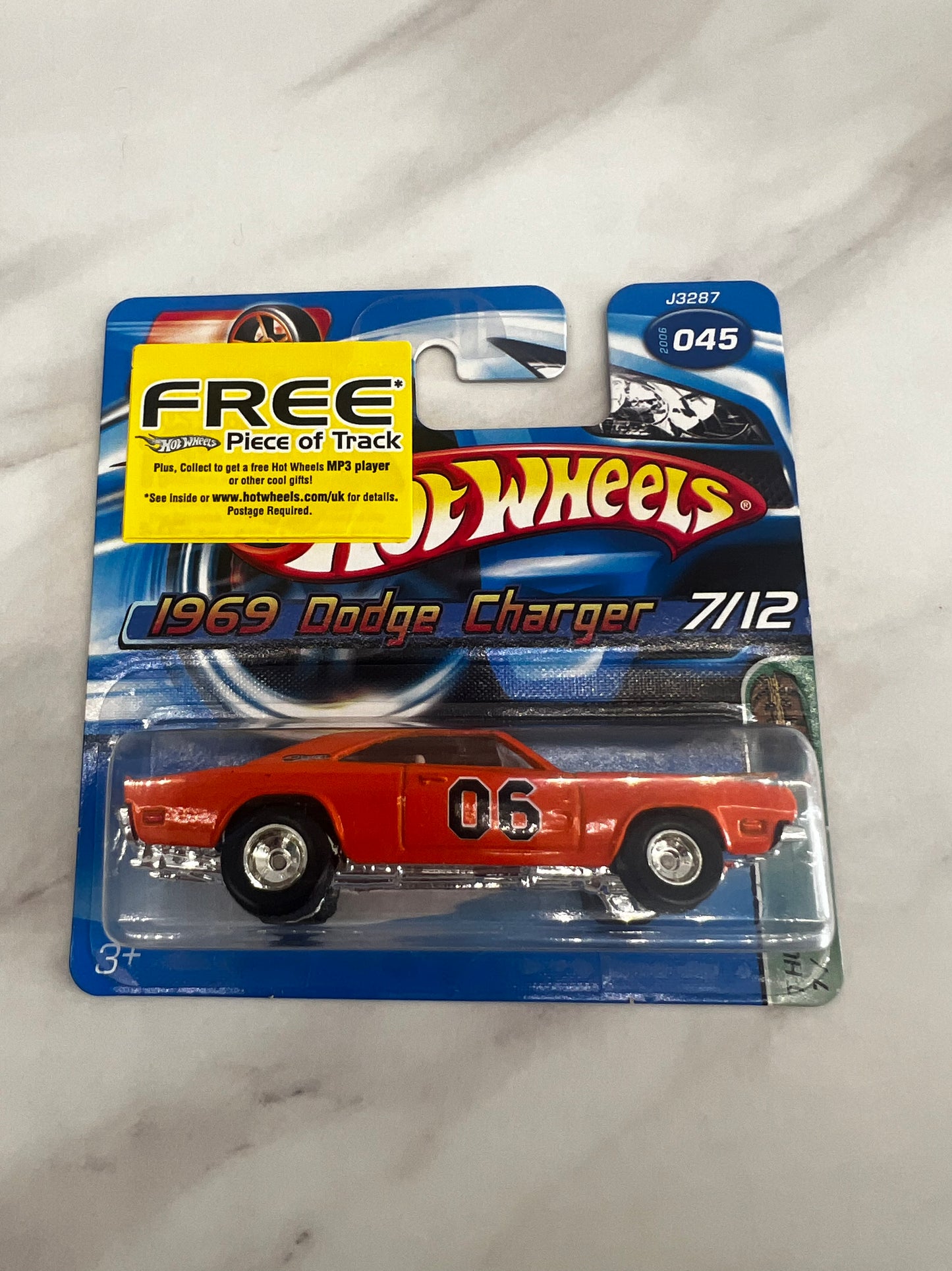 Hot Wheels 1969 Dodge Charger Super Treasure Hunt 2006 Short Card