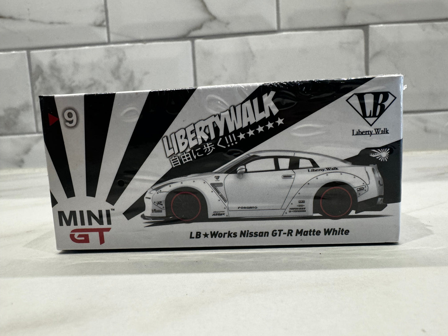 MINI GT 9 1/64 LB Works Nissan GT-R Matt White #9 sealed