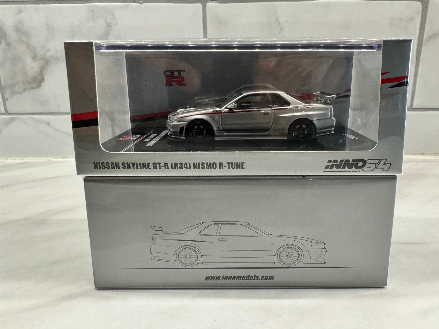 Inno64 Nissan Skyline GT-R R34 Nismo R-Tune Silver IN64-R34RT-SIL