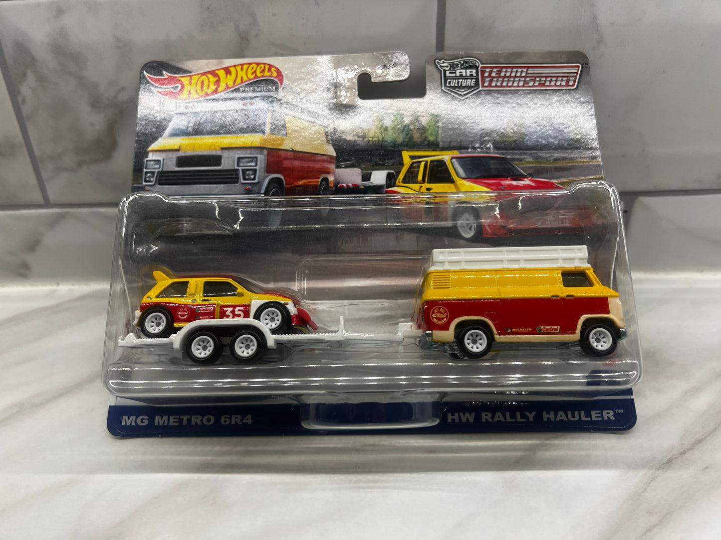 Hot Wheels Metro Rally Hauler Team Transport with protector case