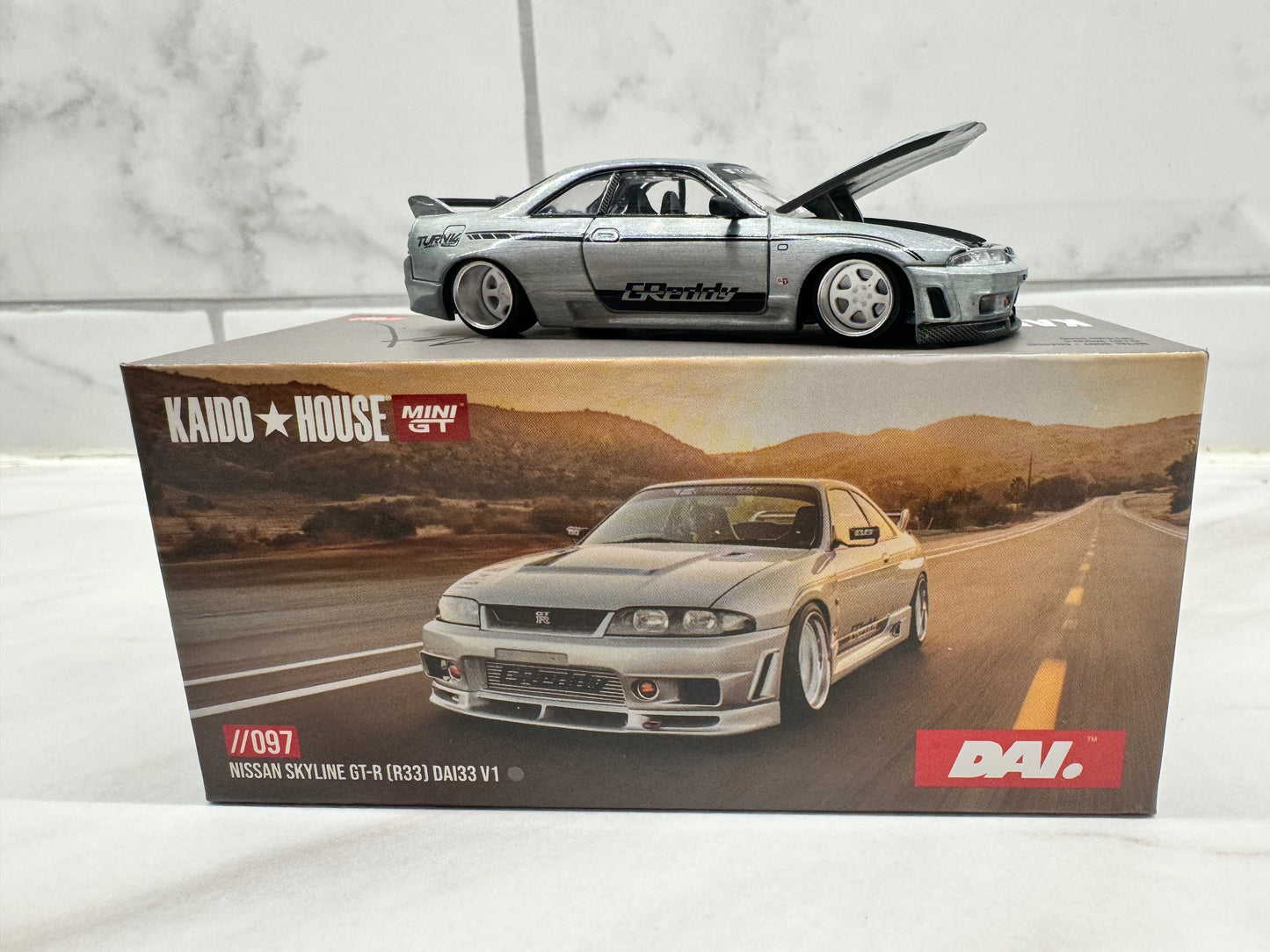 Kaido House x Mini GT Nissan GT-R R33 DAI33 V1 KHMG097 1/64 CHASE