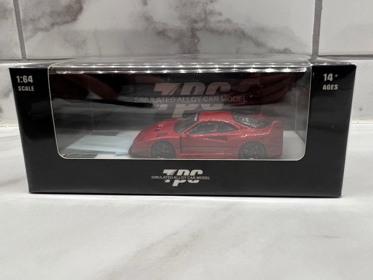 TPC 1:64 Model Car Ferrari F40 LBWK with doll Classical Red