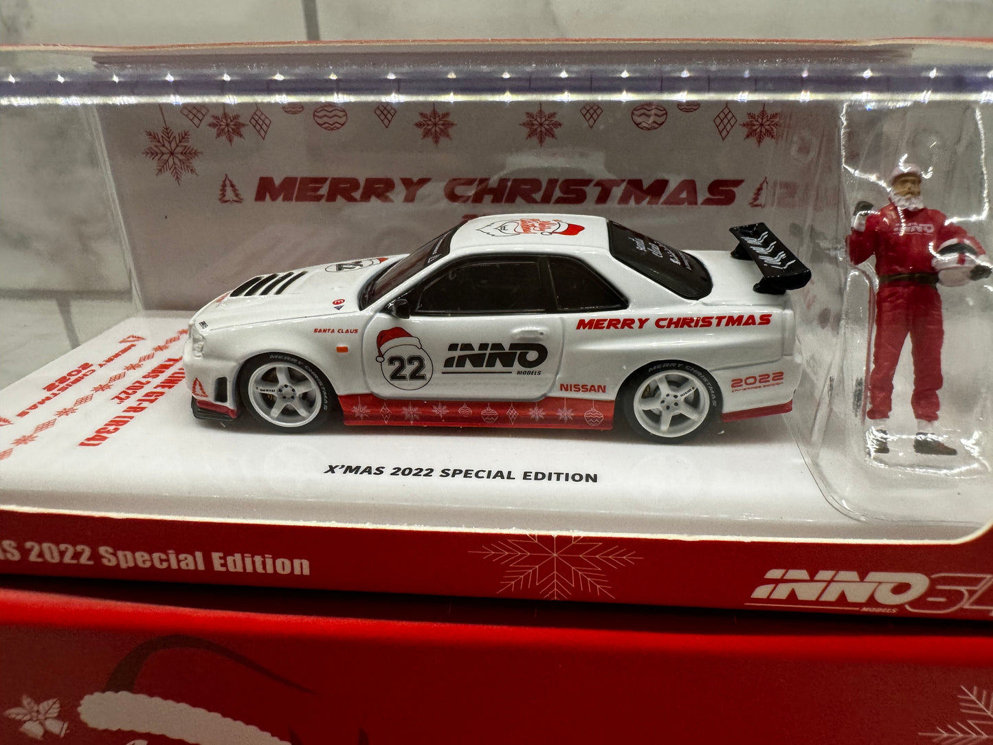 INNO64 Nissan Skyline GT-R (R34) - X-Mas 2022 Special Edition with Santa Figure CHASE EDITION