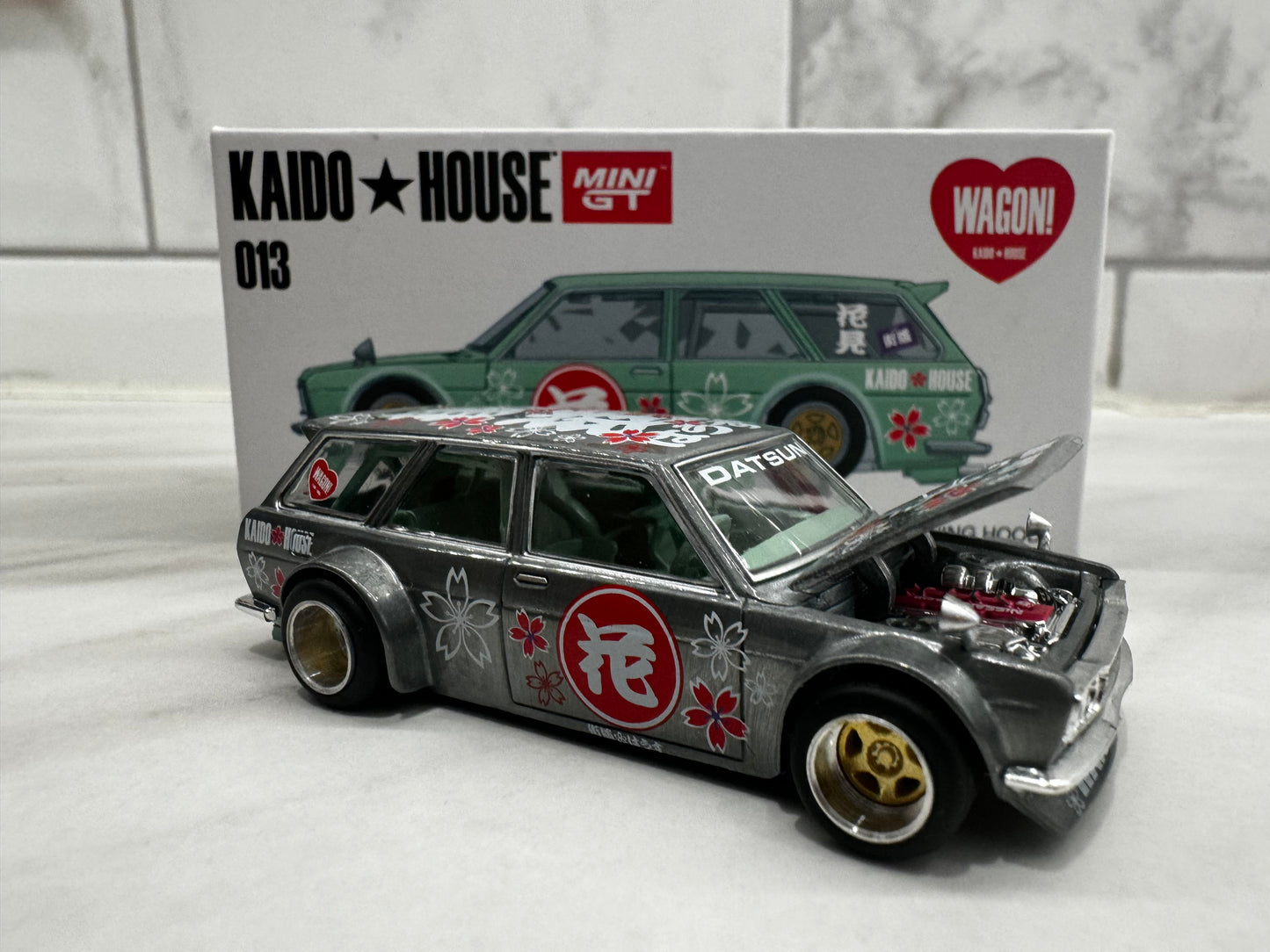 Mini GT Kaido House 013 Datsun 510 Wagon BRE V1 CHASE 1:64