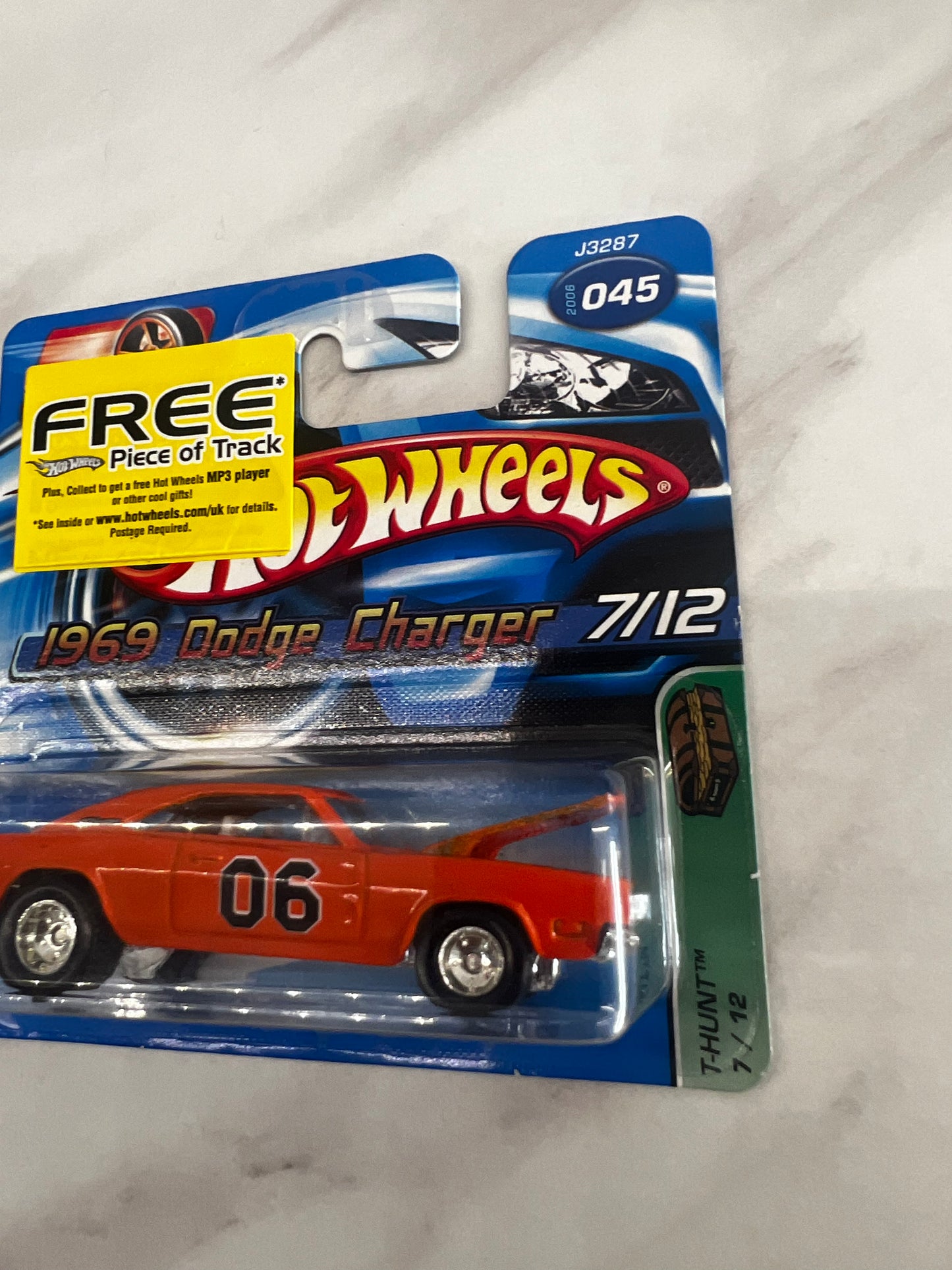 Hot Wheels 1969 Dodge Charger Super Treasure Hunt 2006 Short  Card