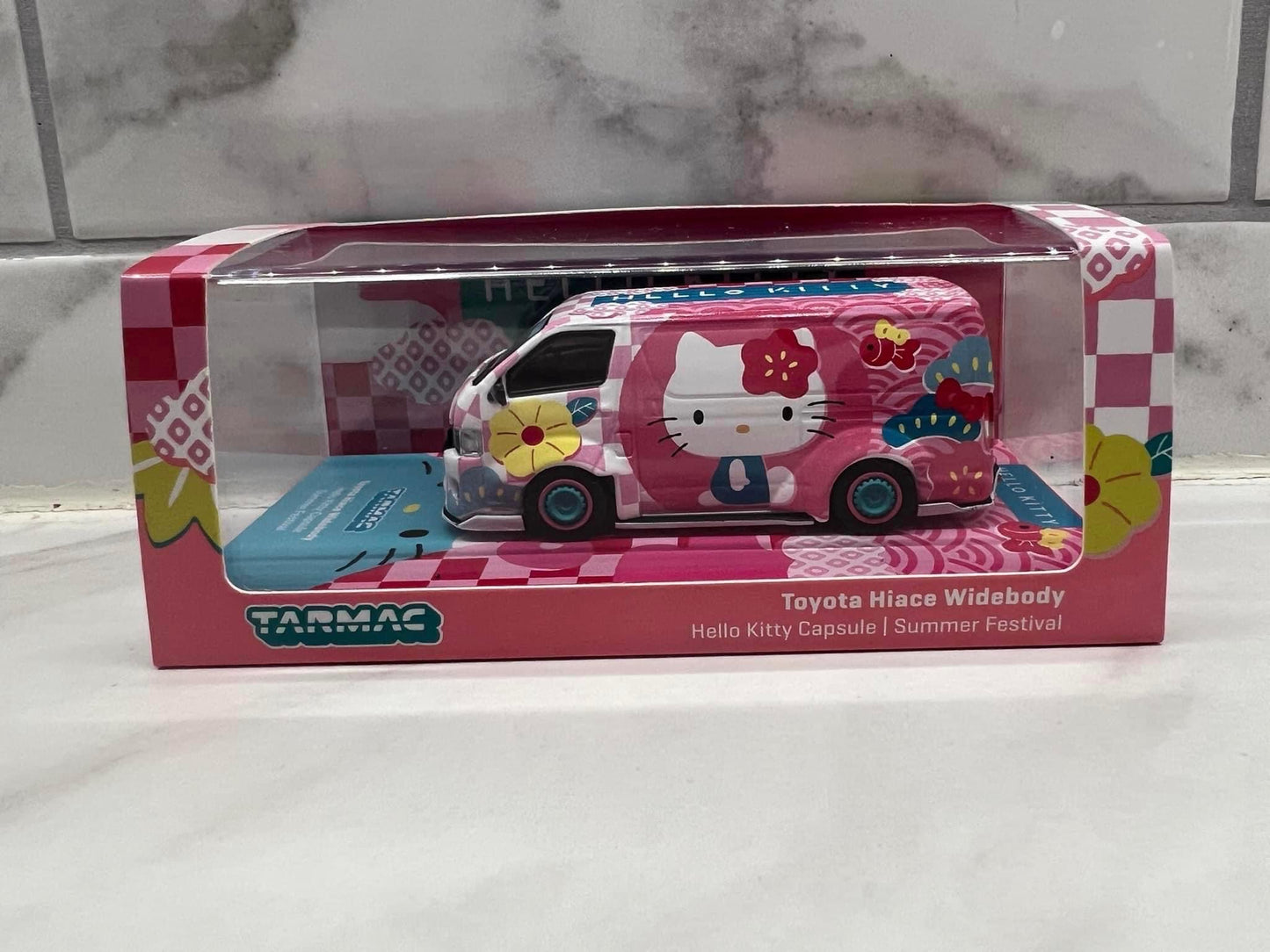 Tarmac Works Toyota Hiace Widebody Hello Kitty Capsule ( Summer festival)