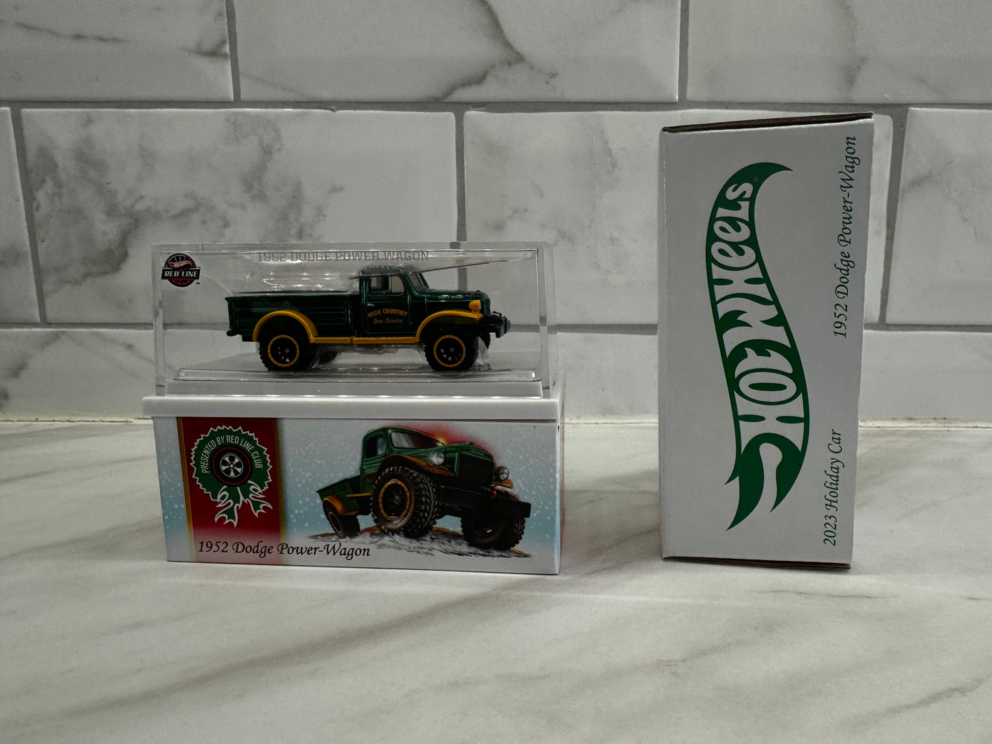 Hot Wheels  1952 Dodge Power Wagon Christmas Edition 2023