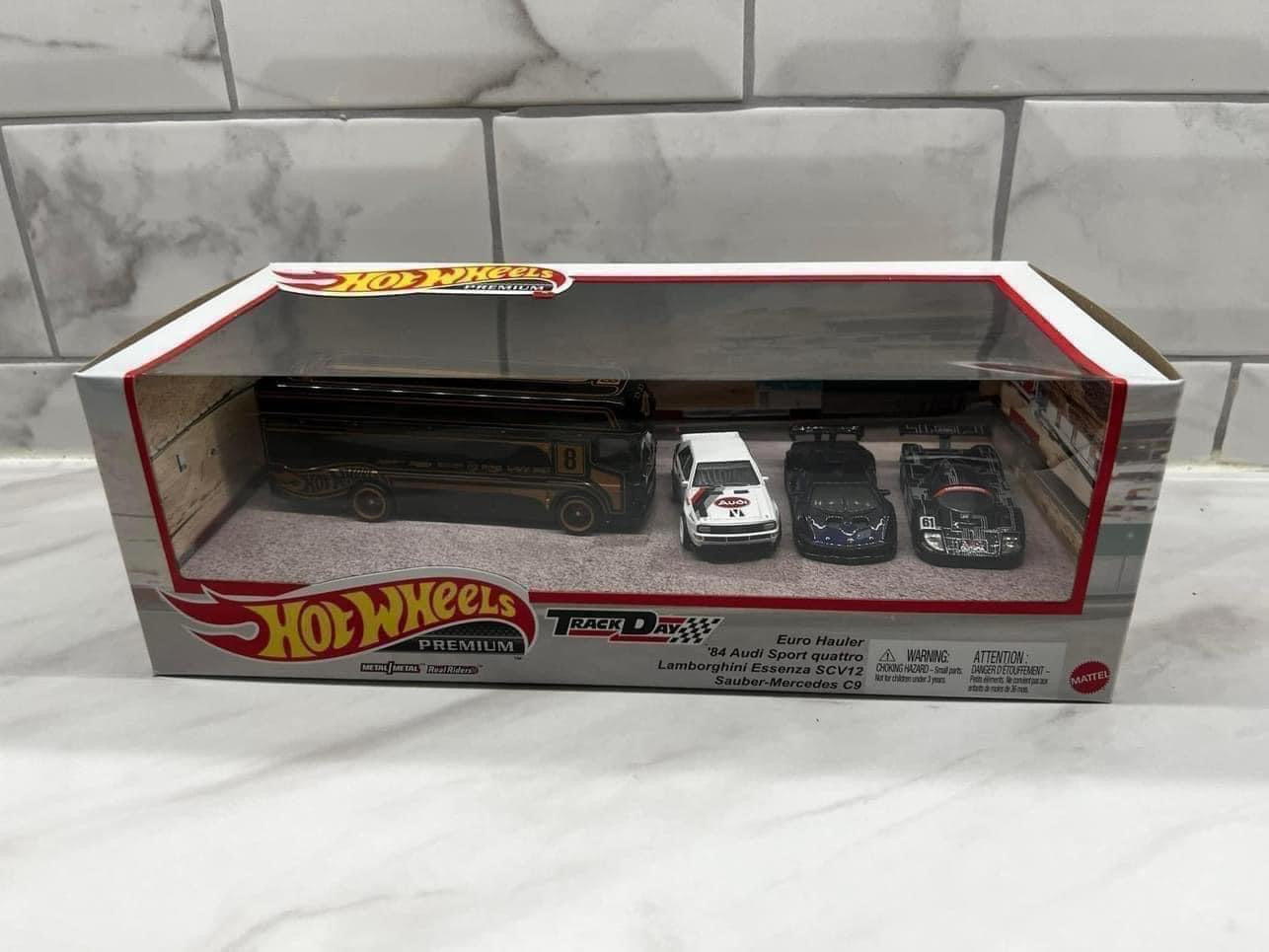 Hot Wheels Diorama Box Set 2022 Track Day