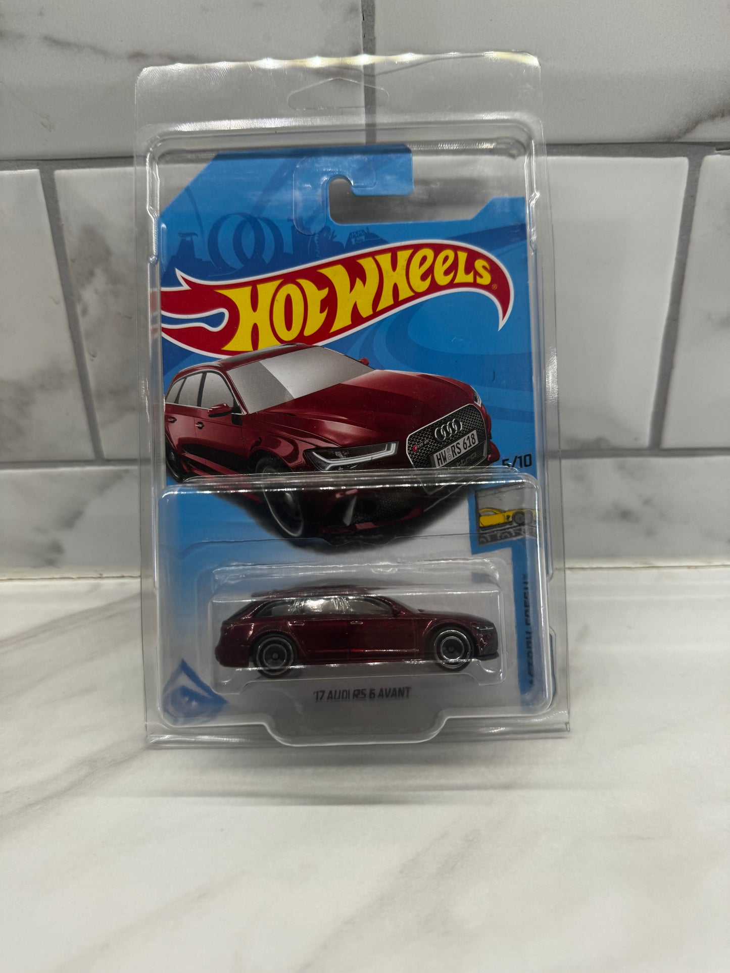 Hot Wheels 17 Audi RS 6 Avant Super Treasure Hunt Long Card