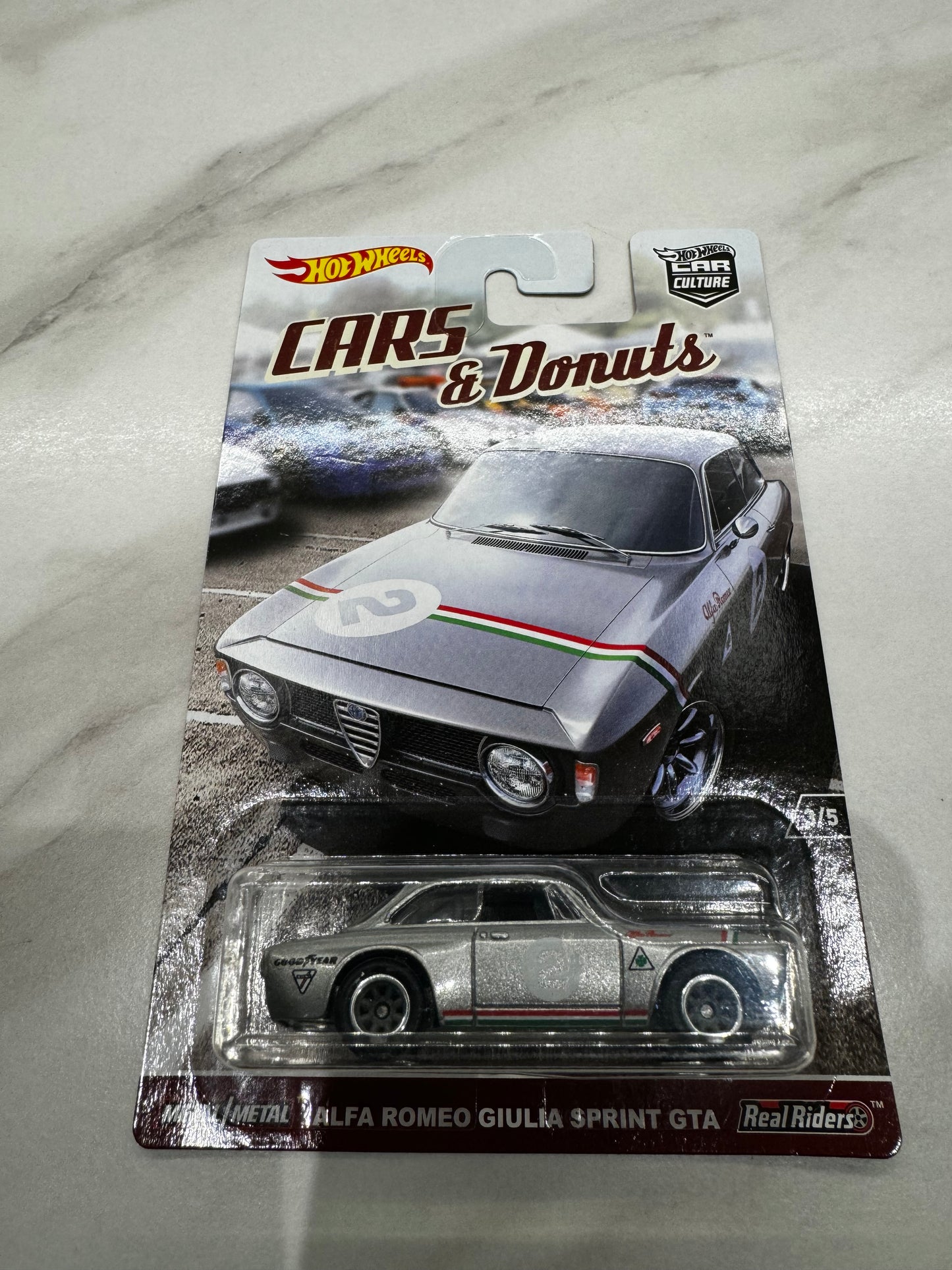 Hot Wheels Cars And Donuts Alfa Romeo Giulia GTA Premium Car Culture Real Riders 3/5