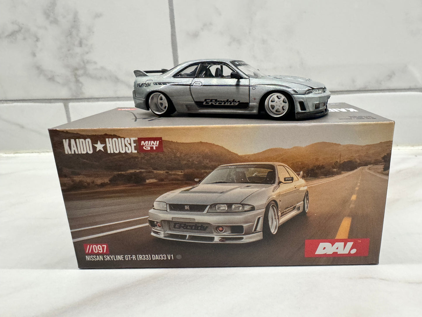 Kaido House x Mini GT Nissan GT-R R33 DAI33 V1 KHMG097 1/64 CHASE