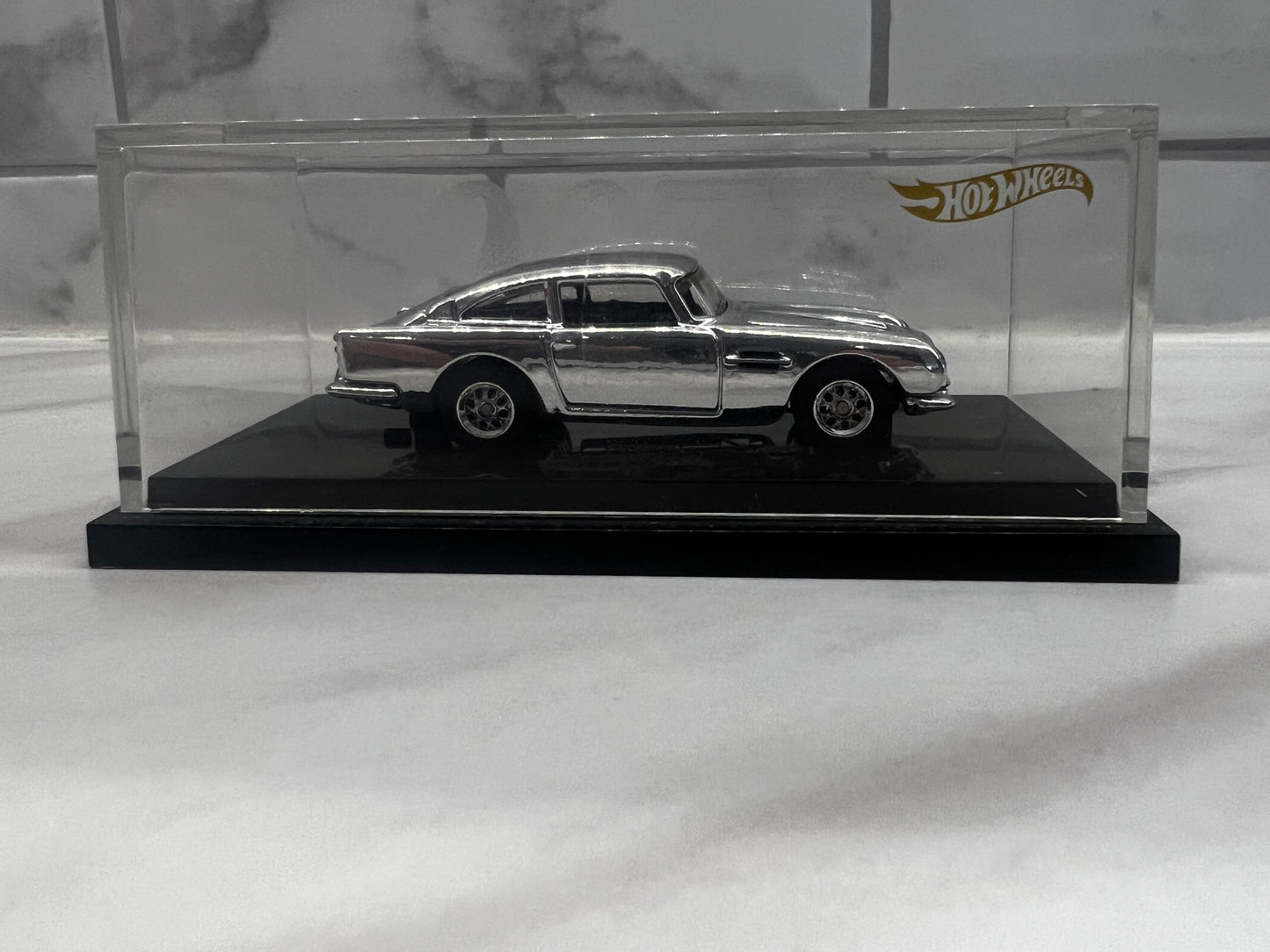 Hot Wheels 007 Aston Martin DB5 SDCC comes with original receipts