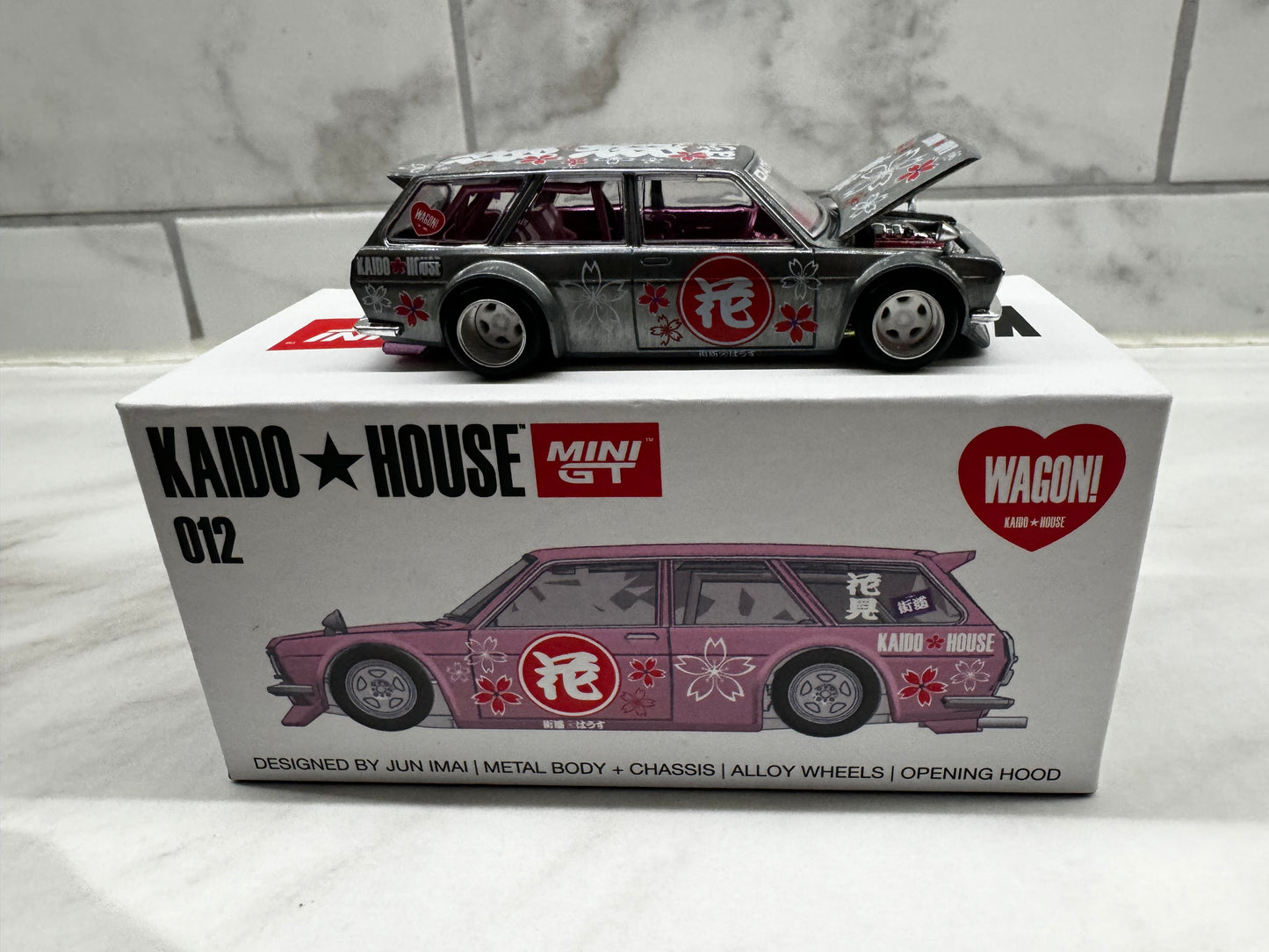 Mini GT Kaido House Datsun 510 Wagon Hanami 012 Chase