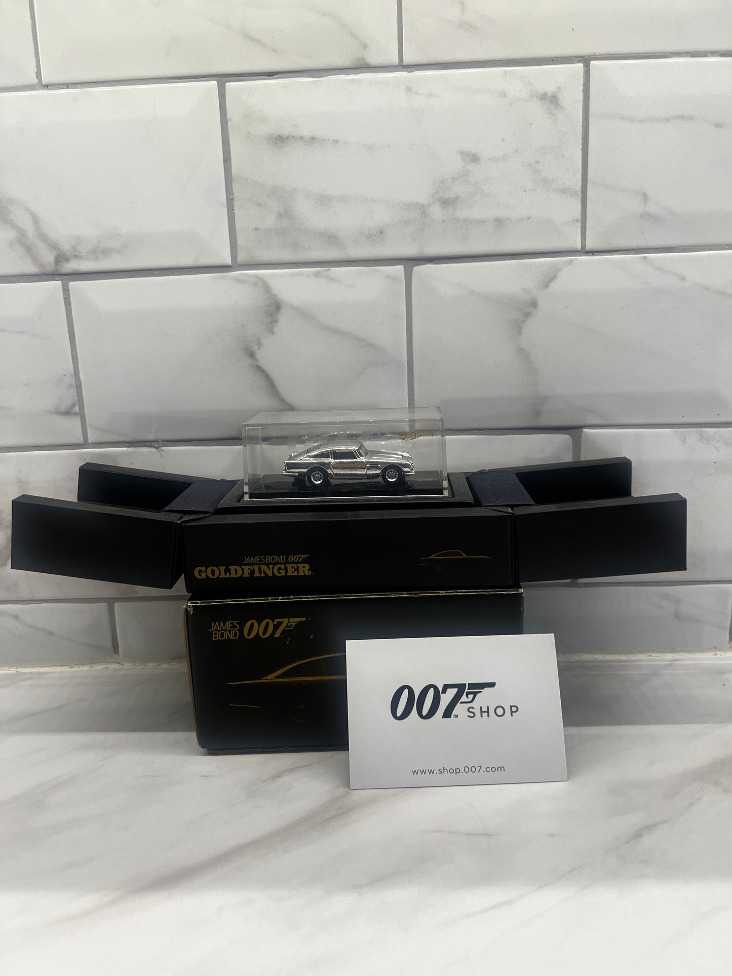 Hot Wheels 007 Aston Martin DB5 SDCC comes with original receipts