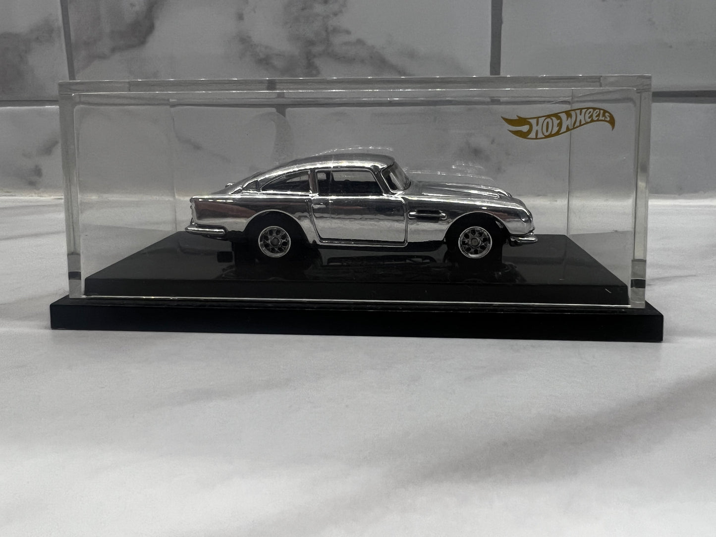 Hot Wheels 007 Aston Martin DB5 SDCC comes with original receipts