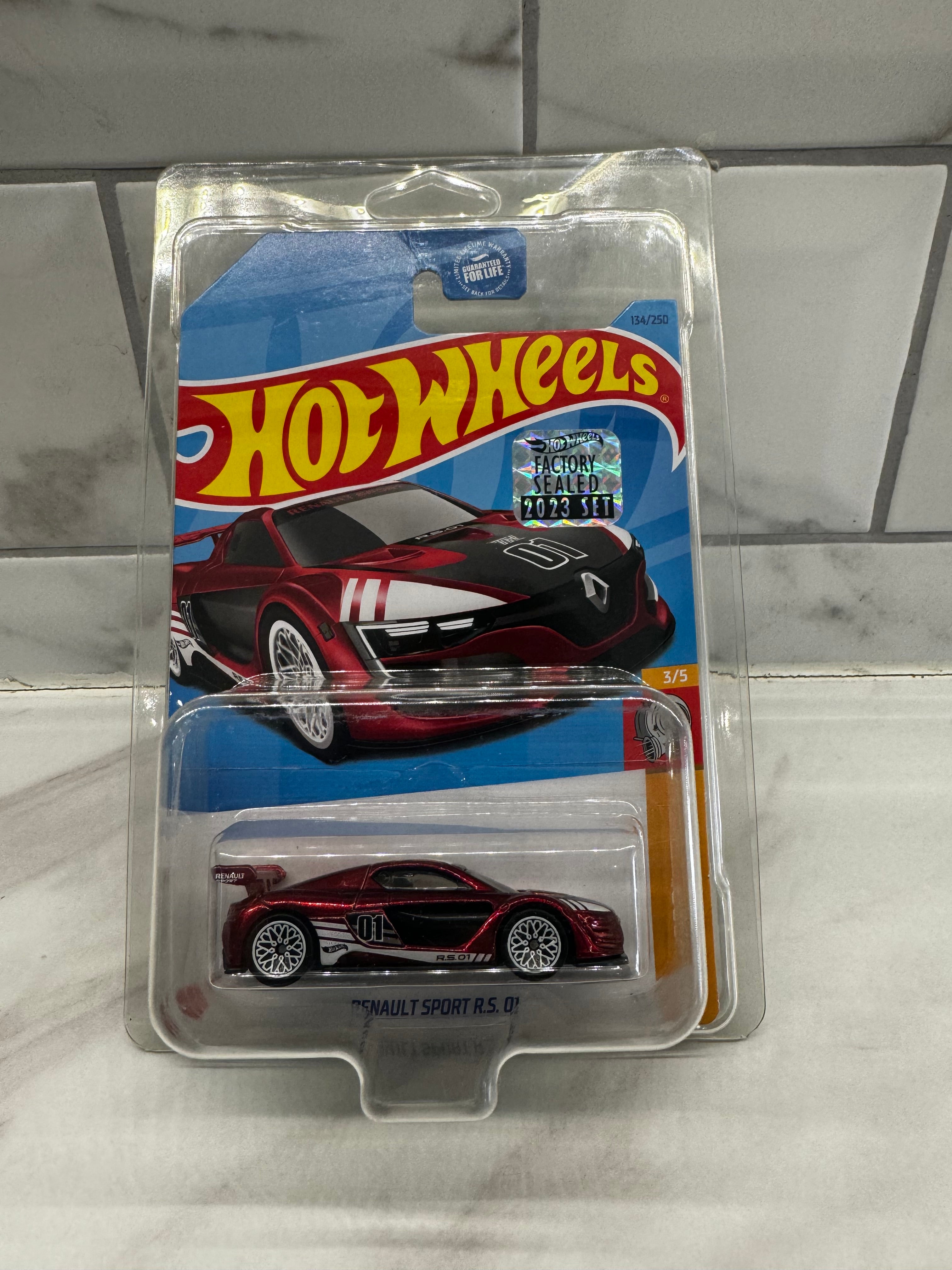 Hot Wheels popular 2023 Super Treasure Hunt Renault Sport US Card