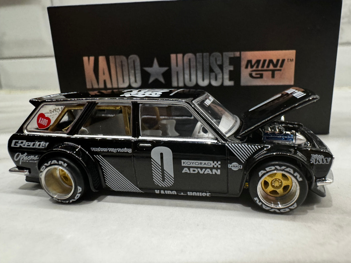 Mini GT x Kaido House Datsun 510 Wagon BLKLTD #4 Bundle  Limited #89/250 & Pins