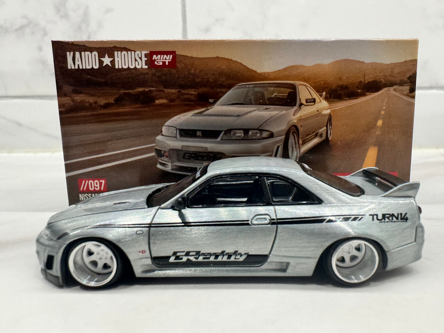 Kaido House x Mini GT Nissan GT-R R33 DAI33 V1 KHMG097 1/64 CHASE