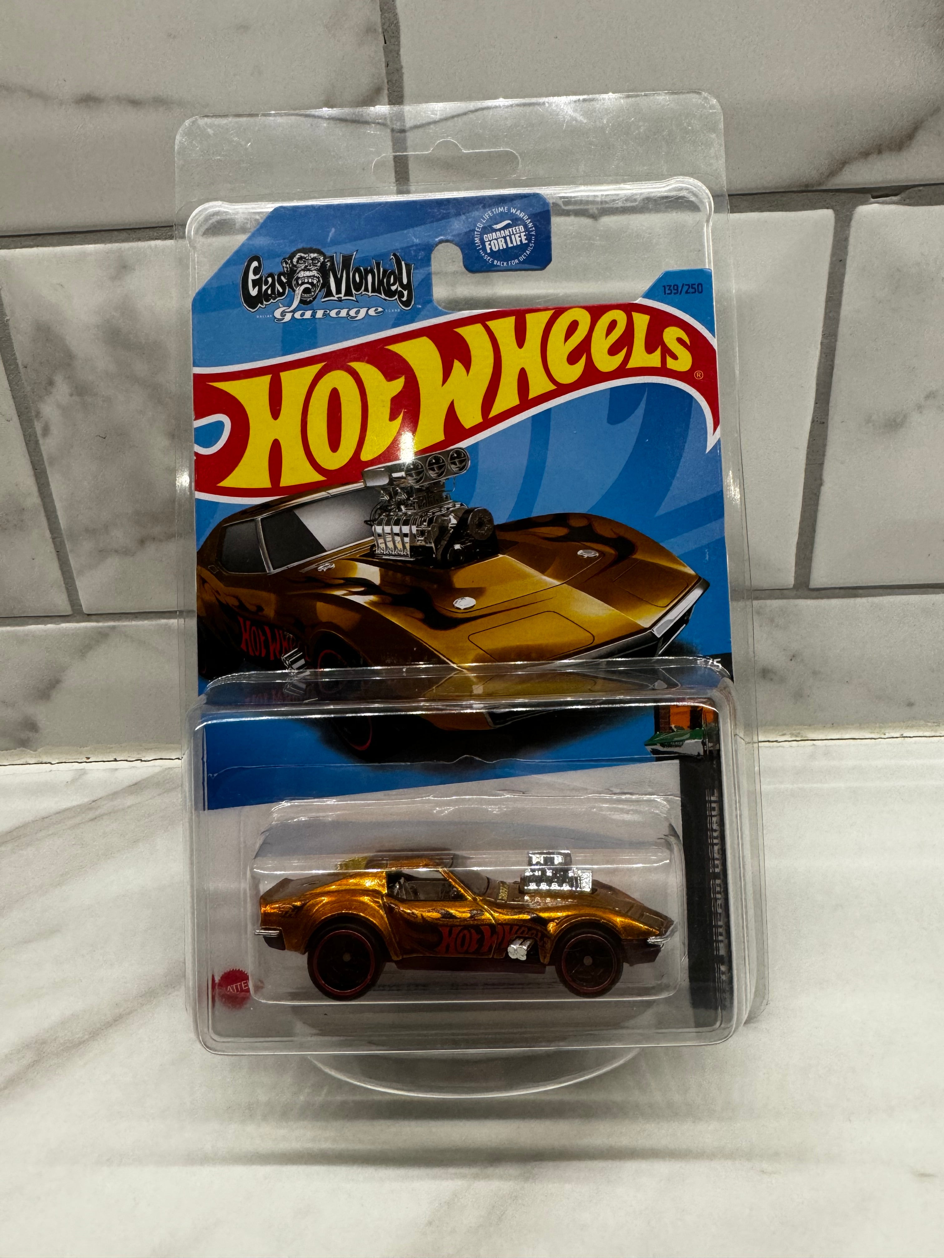 Hot Wheels hot 2023 Super Treasure Hunt 68’ Gas Monkey Corvette Short Card