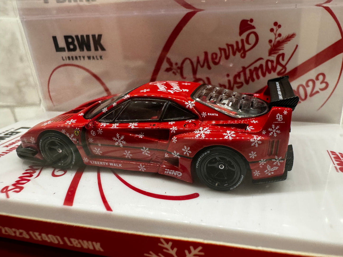 INNO64 LBWK F40 Christmas Red Special Edition 2023