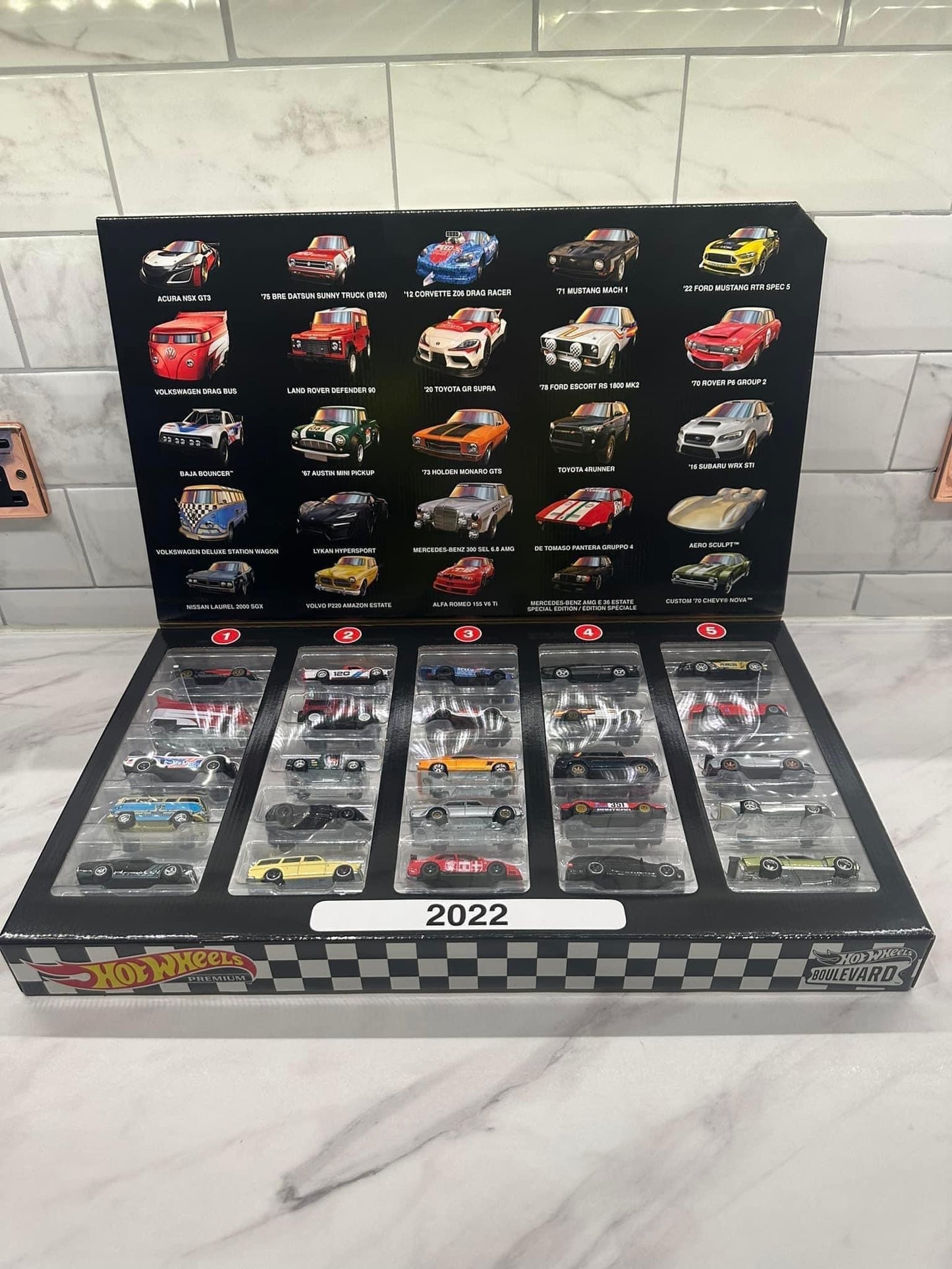 Hot Wheels 2022 Complete boulevard Set  25 Cars