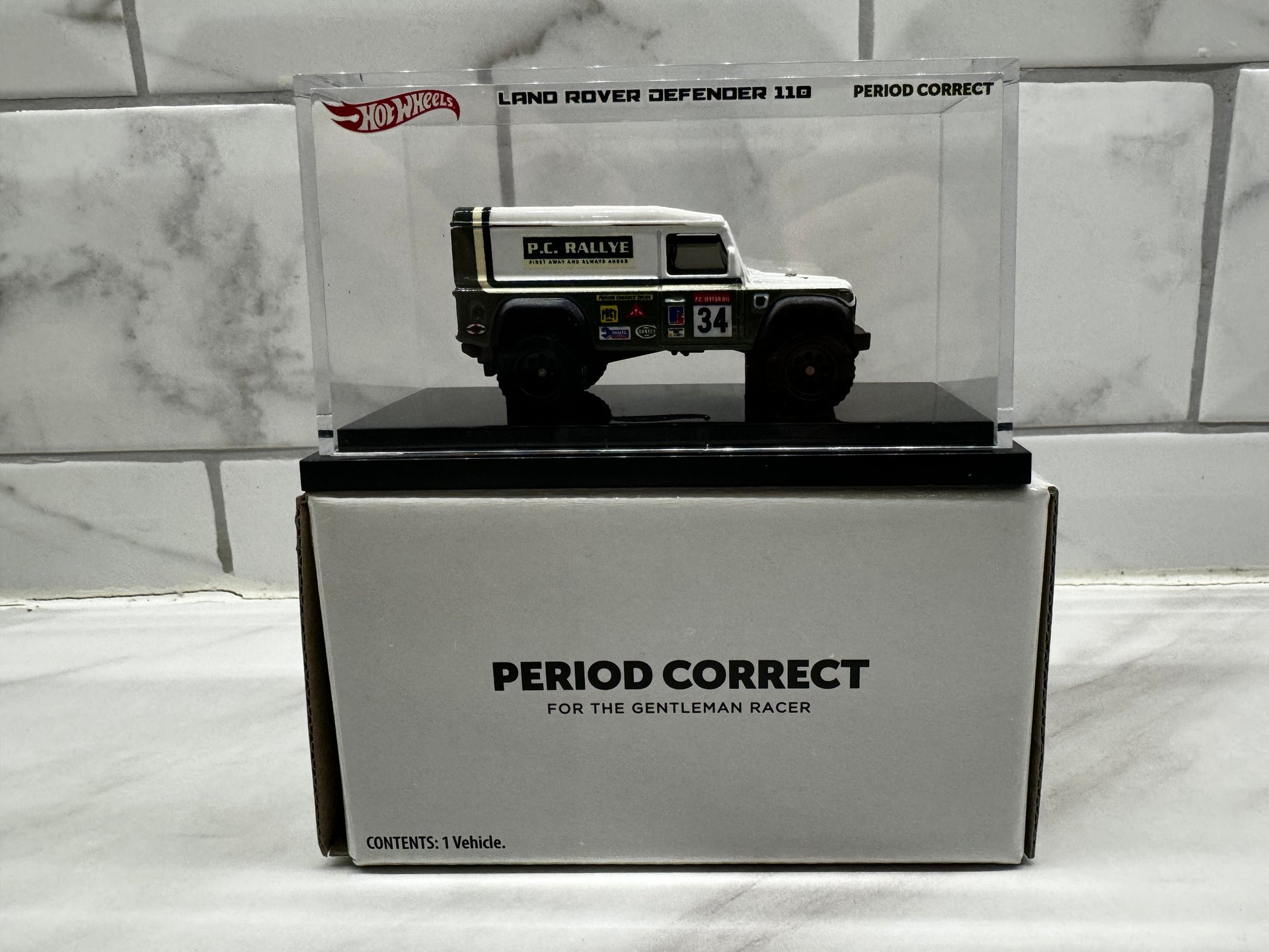 ホットウィール ランドローバー デーベンダー110 PERIOD CORRECT