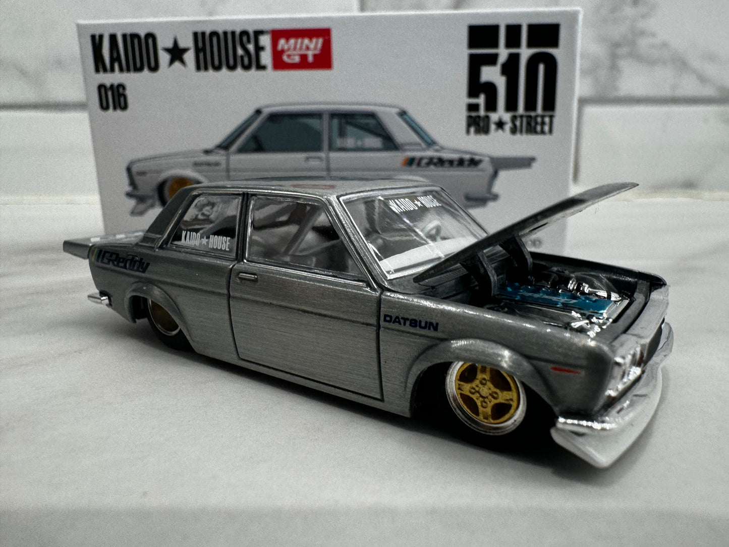 Mini GT Kaido House 016 Datsun 510 Pro Street Greddy Pearl White CHASE 1:64