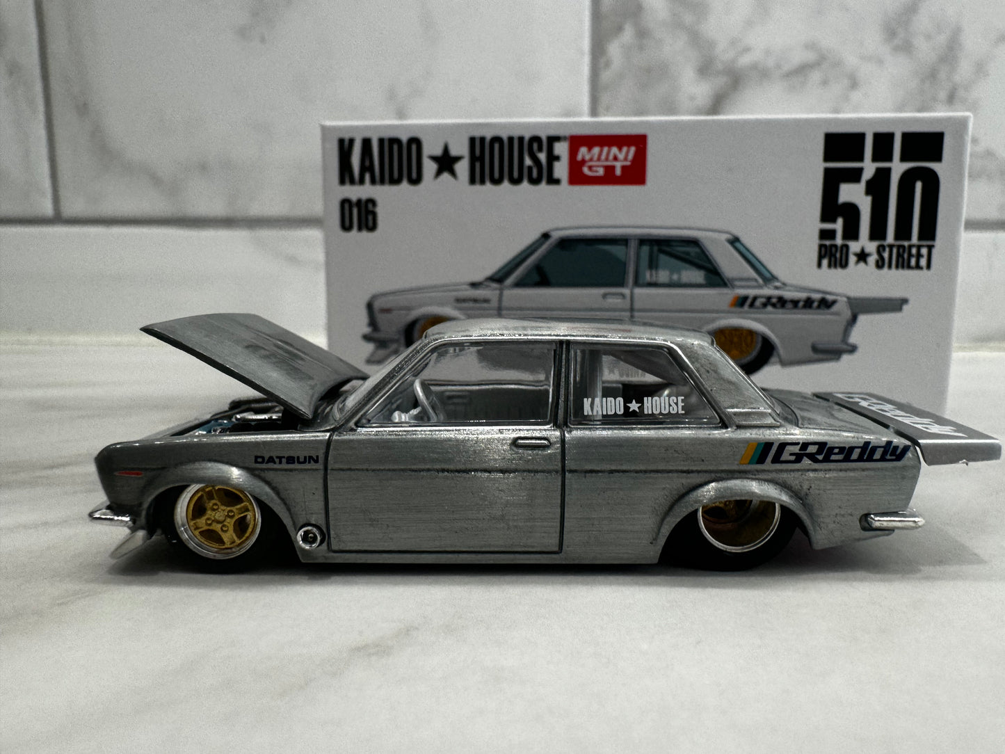 Mini GT Kaido House 016 Datsun 510 Pro Street Greddy Pearl White CHASE 1:64