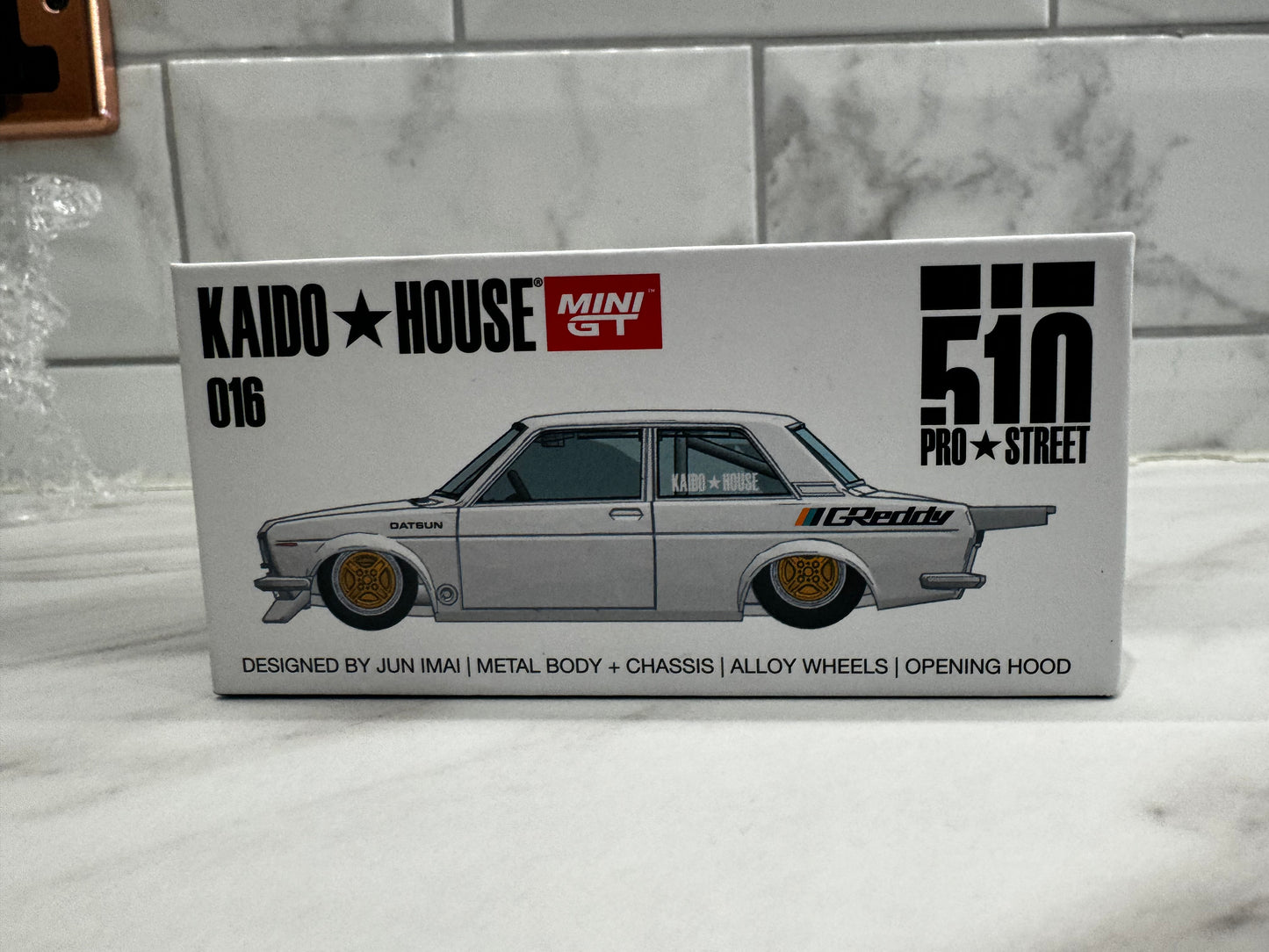 Mini GT Kaido House 016 Datsun 510 Pro Street Greddy Pearl White CHASE 1:64