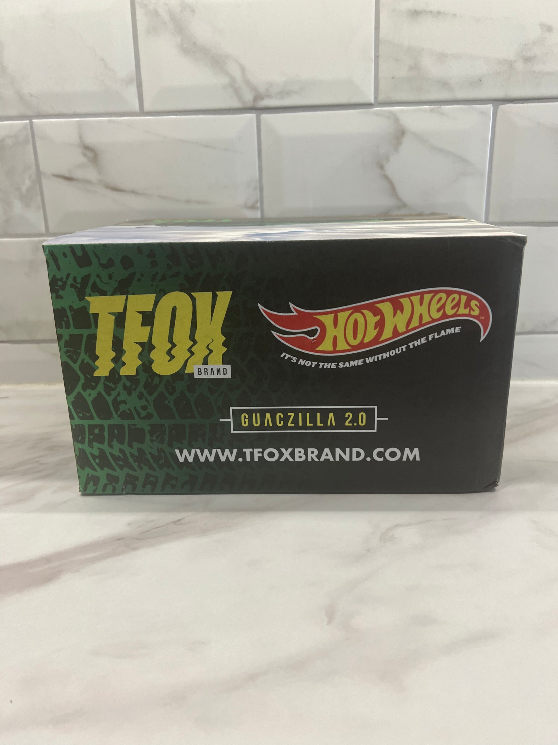 Tfox guaczilla top hot wheels